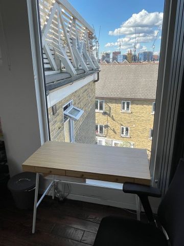 Room in a Shared House, Knoll Road, SW18 - Photo 3