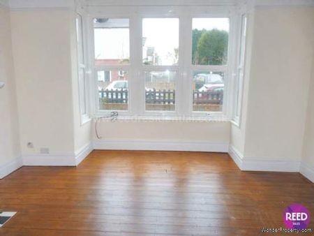 2 bedroom property to rent in Westcliff On Sea - Photo 5