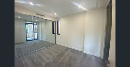 One Bedroom Apartment with Courtyard, Ducted Air Conditioning, Secure Parking & Storage - Photo 4