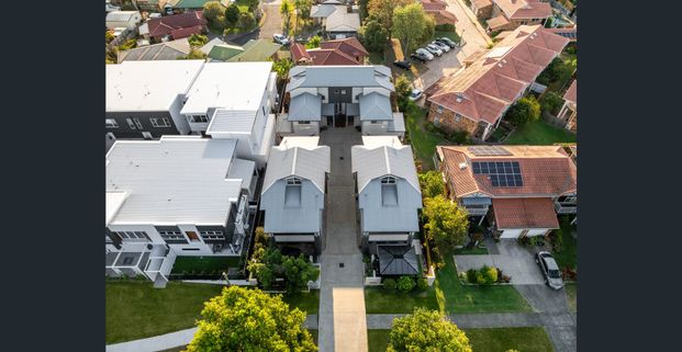Boutique Townhouse Living Moments from the Bay - Photo 1