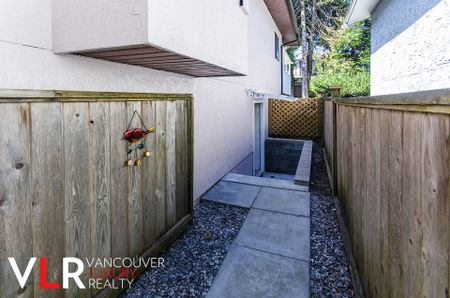 House in Coquitlam, BC - Photo 5