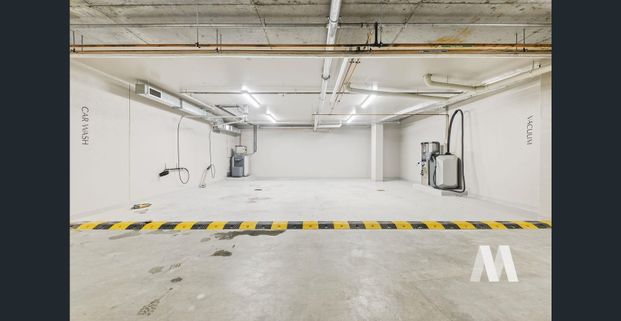 Luxury Living in the Heart of Ivanhoe - Photo 1