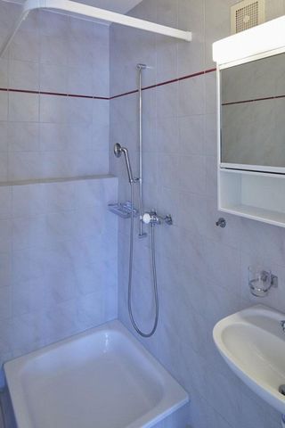 4.5 Room Apartment with View into the Green - Photo 4