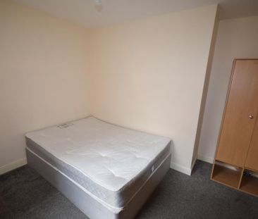 3 bedroom apartment to rent - Photo 3