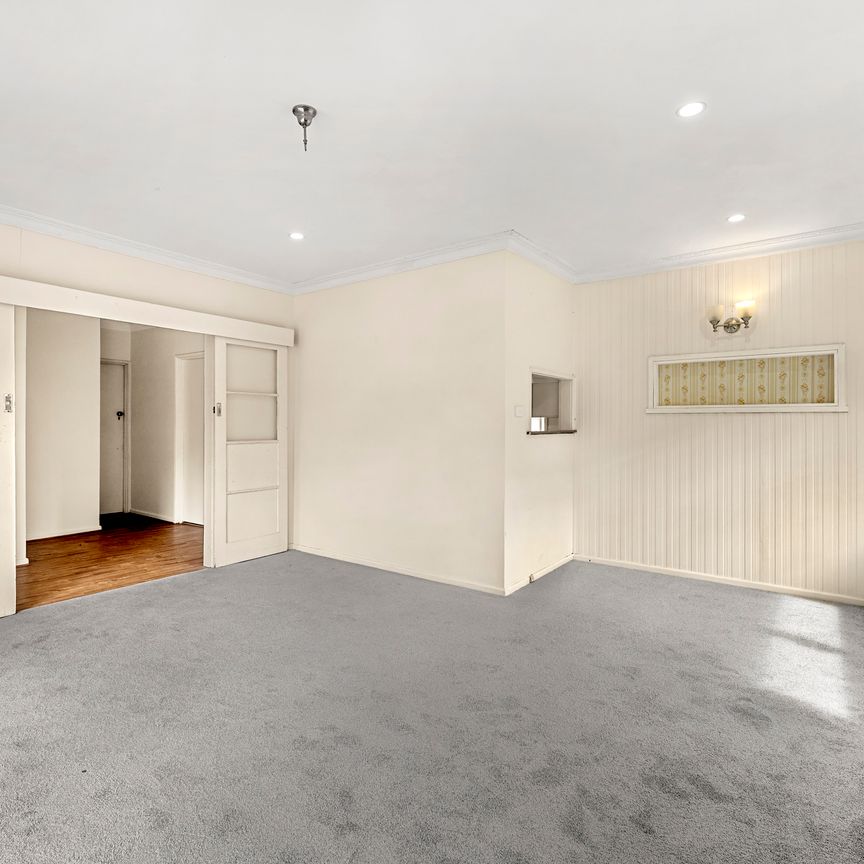 Your Tranquil Family Home that is Minutes Away from Everything! - Photo 1