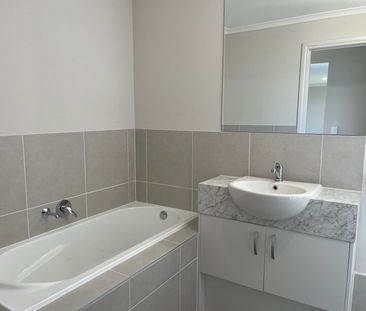 Modern Living Made Easy – Your Dream Home Awaits! - Photo 1