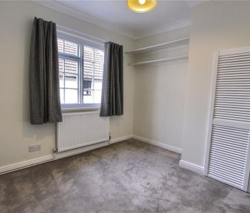 3 bedroom end of terrace house to rent - Photo 4