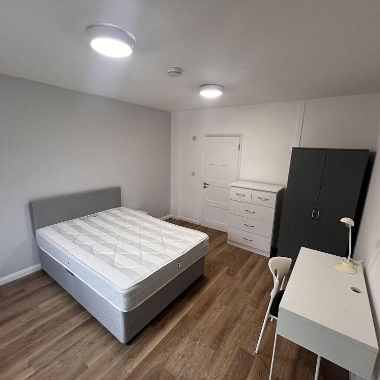 1 bedroom in a house share to rent - Photo 1