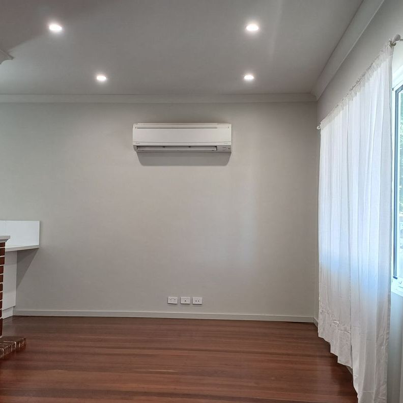 Charming & Renovated 3x2 Home - Stylish & Energy Efficient! - Photo 1
