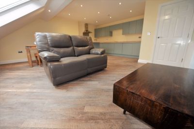 2 bedroom Flat in Woodsley Road, Leeds - Photo 5