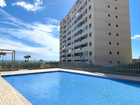 Apartamento de alquiler en Punta Prima - Photo 3