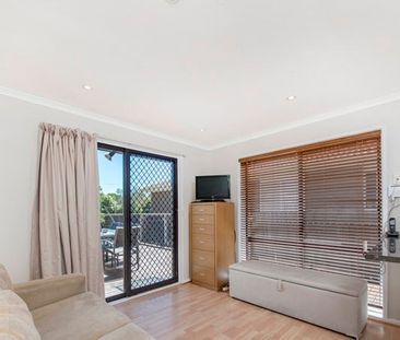 Beautifully presented four bedroom house. - Photo 2