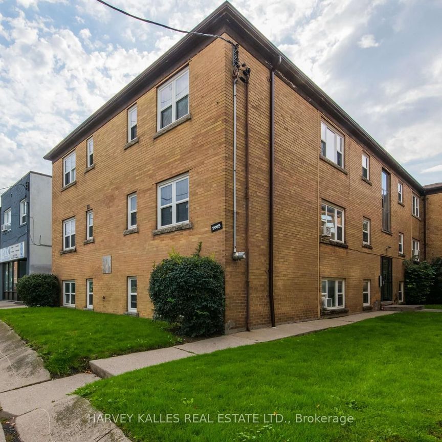 For Lease - 2905 St Clair Avenue Unit# 11, Toronto, Ontario - Photo 1