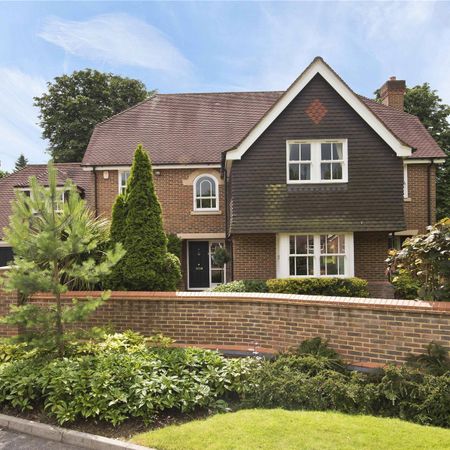 Sandringham Park, Cobham, KT11 - Photo 3