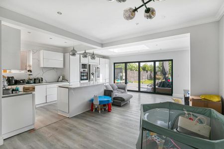 3 bedroom semi-detached house to rent - Photo 5