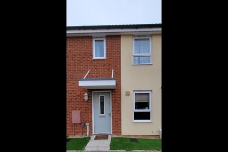 3 Bed Terraced House, Oatley Way, BS16 - Photo 2
