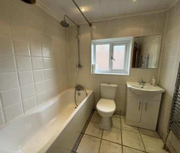 3 bedroom semi-detached house to rent - Photo 6