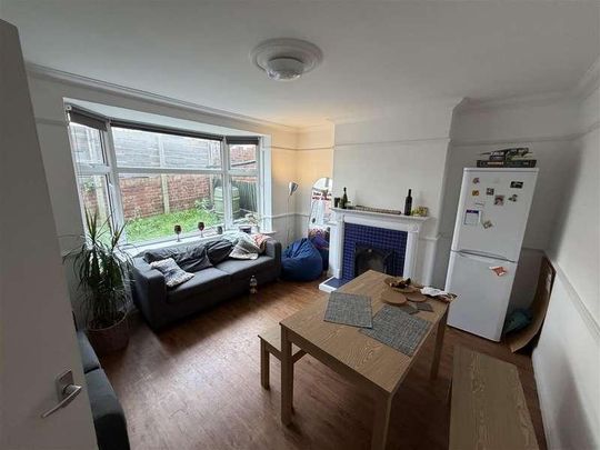 Carlyle Avenue, Brighton, BN2 - Photo 1