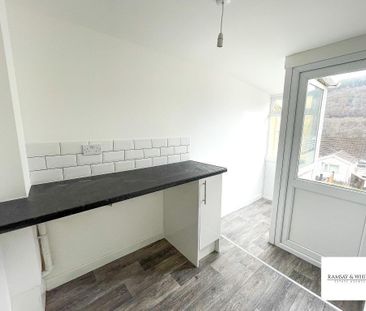 3 bedroom terraced house to rent - Photo 6