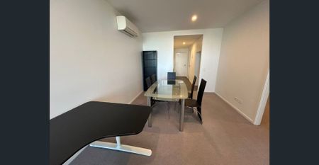 Modern 2-bedroom, 2-bathroom apartment with partial furniture - Photo 2