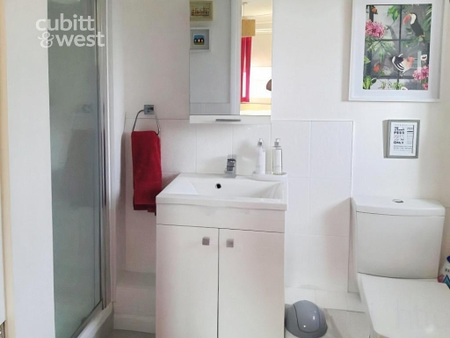 1 bedroom ground floor flat to rent - Photo 5