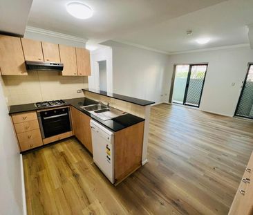 Stylish Newtown Apartment with Private Courtyard - Photo 5