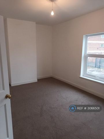 3 bedroom terraced house to rent - Photo 4