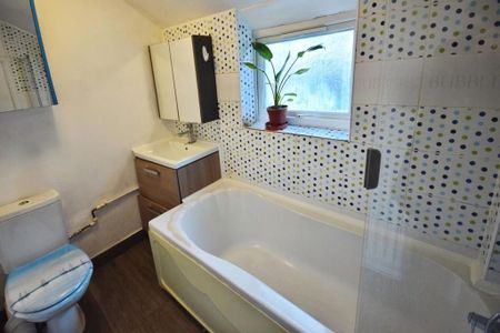 2 bedroom semi-detached house to rent - Photo 4