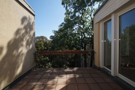 Einzigartige Dachgeschosswohnung mit riesiger Dachterrasse ins Grüne mitten im Waldstraßenviertel! - Foto 2