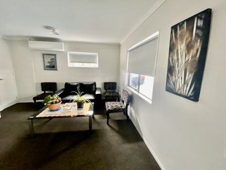 This beautiful and modern upstairs unit is just a 5-minute walk to Waikato & Braemar Hospitals and a stone's throw away from the CBD & Wintec. - Photo 2