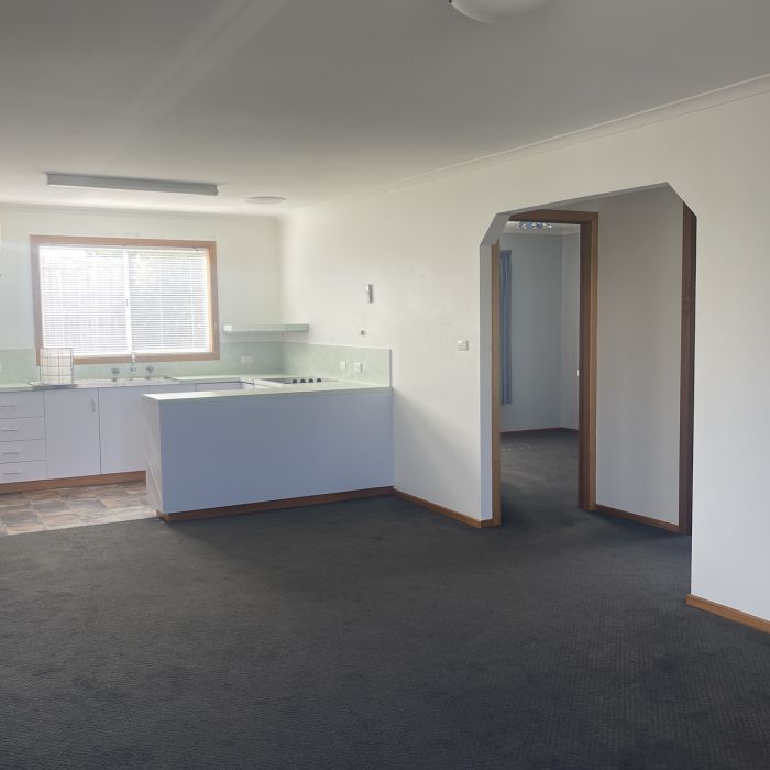 Neatly presented 2 bedroom unit - Photo 1