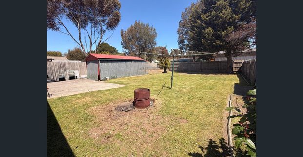 WELL PRESENTED 3 BEDROOM HOUSE IN DOVETON! - Photo 1