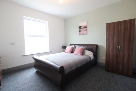 7 bedroom semi-detached house to rent - Photo 4