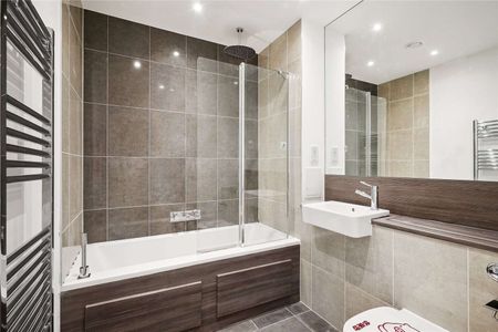 Exceptional 1 bed, 1 bathroom on the 5th floor of this brand new development in Battersea. - Photo 3