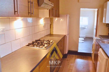 4 bedroom terraced house to rent - Photo 5