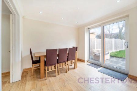 4 bedroom house in London - Photo 3