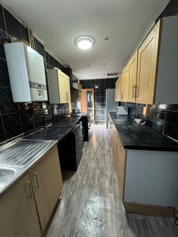 Room in a Shared House, Woodall Road, B6 - Photo 2