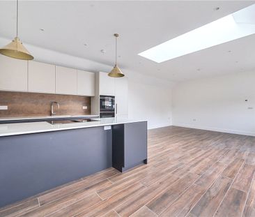 Newly converted barn in a small courtyard, surrounded by open farml... - Photo 3