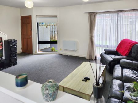 2 Bedroom in Avalon - Photo 2