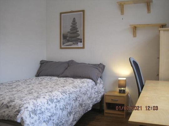 6 bedroom semi-detached house to rent - Photo 1