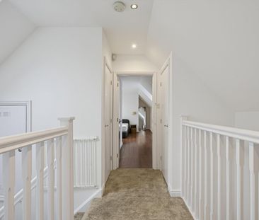 4 bedroom townhouse to rent in Mercator Place, nr Canary Wharf E14 - Photo 2