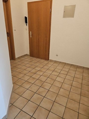 Modernisierte Erdgeschosswohnung mit ca. 65 m² Wohnfläche, 2 Zimmern und Wohnküche - Photo 3