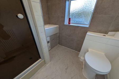 2 bedroom terraced house to rent - Photo 4