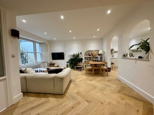 2 Bed Flat, Adelaide Crescent, BN3 - Photo 1