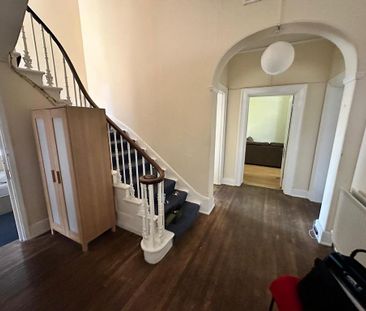 4 bedroom flat to rent - Photo 2