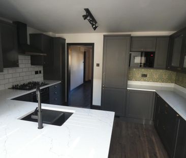 2 bedroom semi-detached house to rent - Photo 5