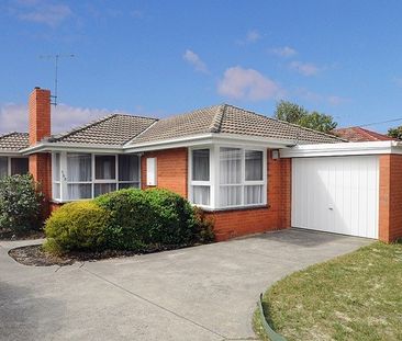 Stylish 3-Bedroom Unit in the Heart of Glen Waverley - Photo 3