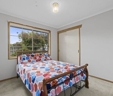 8 Monash Court, Whittington - Photo 3