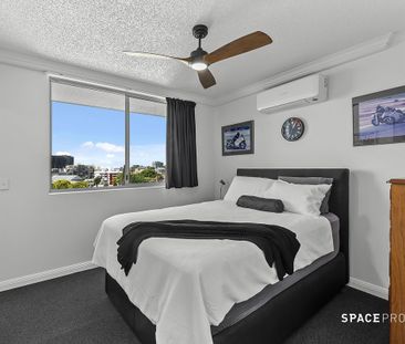 Stylish And Modern Living In The Heart Of Spring Hill - Photo 3