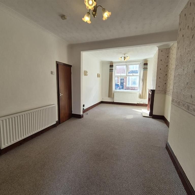 2 bedroom property to rent - Photo 1